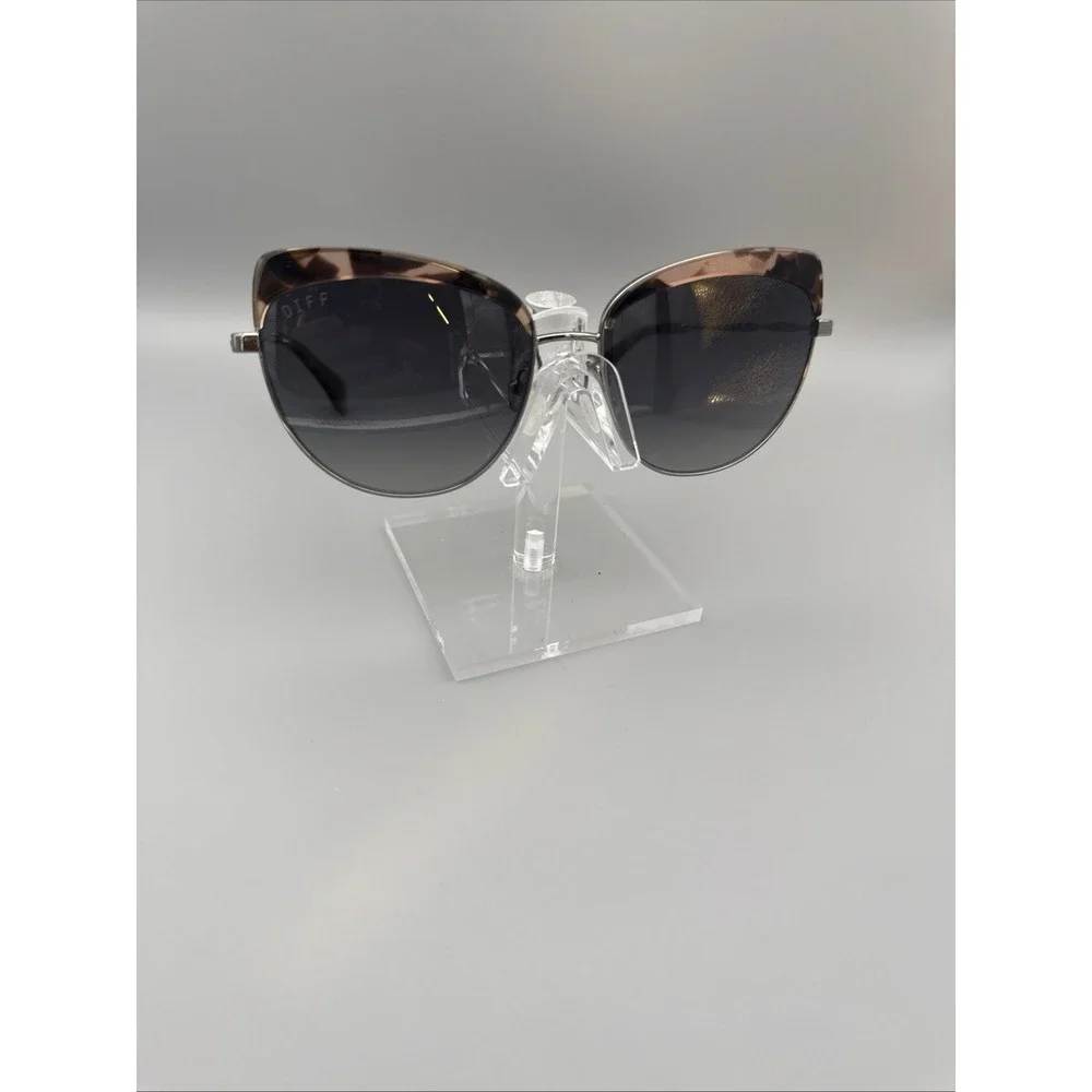 DIFF Eyewear 